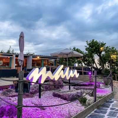 Iluminación exterior para cafetería